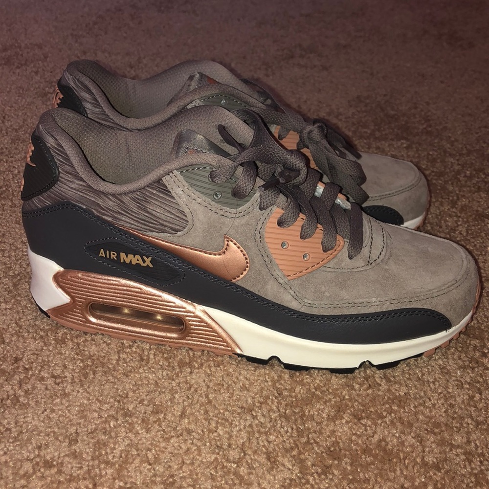 NIKE AIR MAX
